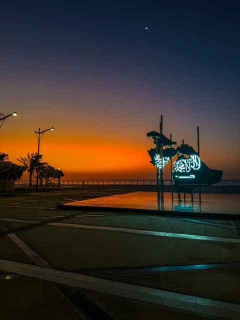 Famous coastal tourist attractions in the Kingdom of Saudi Arabia, a view of the Khobar Corniche in the city of Dammam, areas for recreational trips and marine tours, attracting and drawing tourists from all over the world. Famous coastal tourist attractions in the Kingdom of Saudi Arabia, a view of the Khobar Corniche in the city of Dammam, areas for recreational trips and marine tours, attracting and drawing tourists from all over the world.