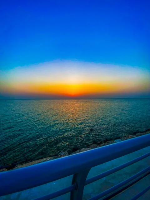 اطلالة على كورنيش الخبر في مدينة الدمام، الأماكن السياحية الساحلية المشهورة في المملكة العربية السعودية, مناطق الرحلات والجولات البحرية الترفيهية, استقطاب وجذب السائحين من جميع أنحاء العالم