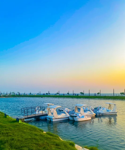 A view of the Khobar Corniche in the city of Dammam, the famous coastal tourist attractions in the Kingdom of Saudi Arabia, areas for recreational trips and marine tours, attracting and drawing tourists from all over the world.