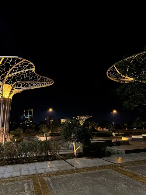 النمو والتطور العمراني ، اطلالة على كورنيش الخبر في مدينة الدمام، الأماكن السياحية الساحلية المشهورة في المملكة العربية السعودية, مناطق الرحلات والجولات البحرية الترفيهية, استقطاب وجذب السائحين من جميع أنحاء العالم