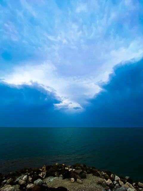 اطلالة على كورنيش الخبر في مدينة الدمام، الأماكن السياحية الساحلية المشهورة في المملكة العربية السعودية, مناطق الرحلات والجولات البحرية الترفيهية, استقطاب وجذب السائحين من جميع أنحاء العالم