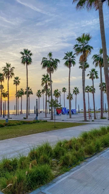 مناطق الرحلات والجولات البحرية الترفيهية, الأعمال الفنية الهندسية المعمارية وسط الطبيعة البحرية، كورنيش الخبر في مدينة الدمام، الأماكن السياحية الساحلية المشهورة في المملكة العربية السعودية, استقطاب وجذب السائحين من جميع أنحاء العالم