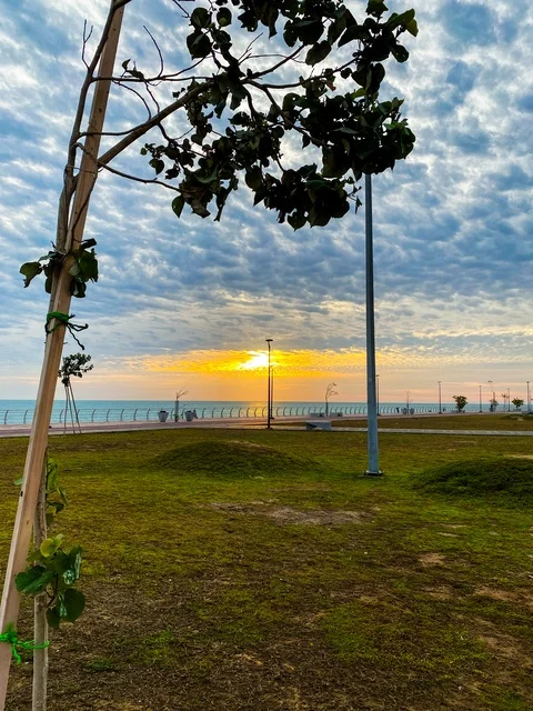 The waterfront and the Corniche of Dammam are family entertainment places and landmarks, a tourist destination to attract tourists to the Kingdom of Saudi Arabia, featuring architectural engineering artworks amidst the marine nature.