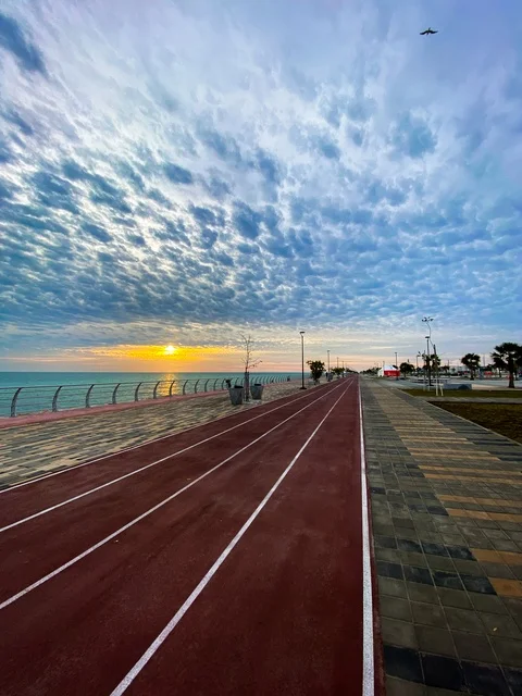 A tourist destination to attract tourists to the Kingdom of Saudi Arabia, the waterfront and the Corniche of Dammam, family entertainment places and landmarks, architectural engineering artworks amidst the marine nature.