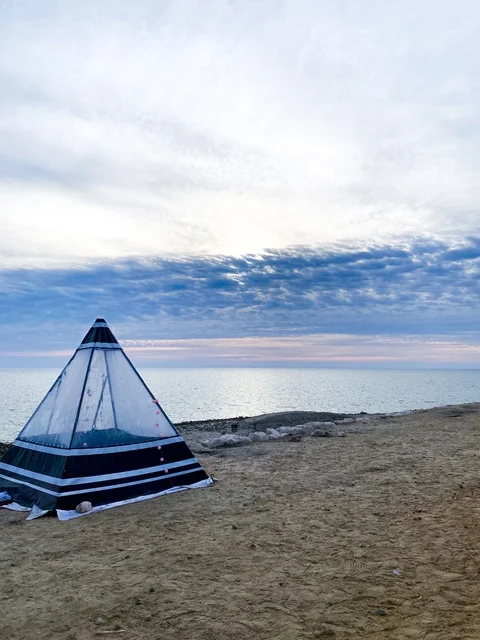 A tourist destination to attract tourists to the Kingdom of Saudi Arabia, the waterfront and the Corniche of Dammam, family entertainment places and landmarks, architectural engineering artworks amidst the marine nature.