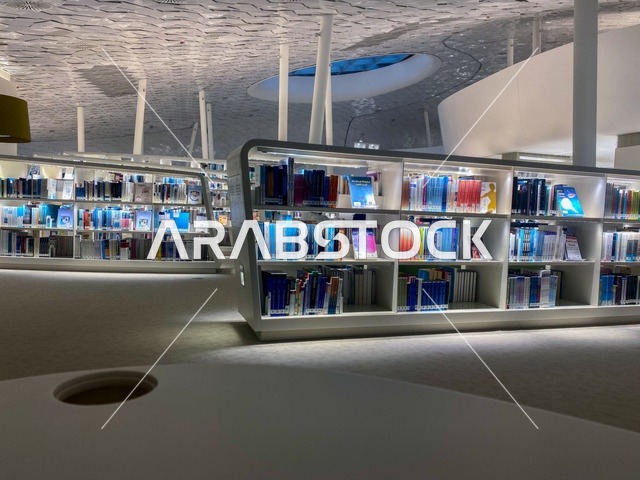 التصميم الداخلي لمكتبة اثراء في مدينة الظهران في المملكة العربية السعودية، مركز الملك عبدالعزيز الثقافي العالمي، منارة للثقافة والفكر، معالم ثقافية مشهورة، الفن الهندسي المعماري، معارض ومكتبات، السياحة في السعودية