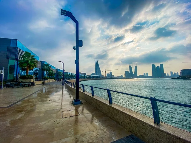 افنيوز مول البحرين ، الواجهة البحرية لمول تجاري ترفيهي في مملكة البحرين ، السياحة في البحرين ، مول الافينوز في المنامة على طريق الملك فيصل ، معالم سياحية في البحرين