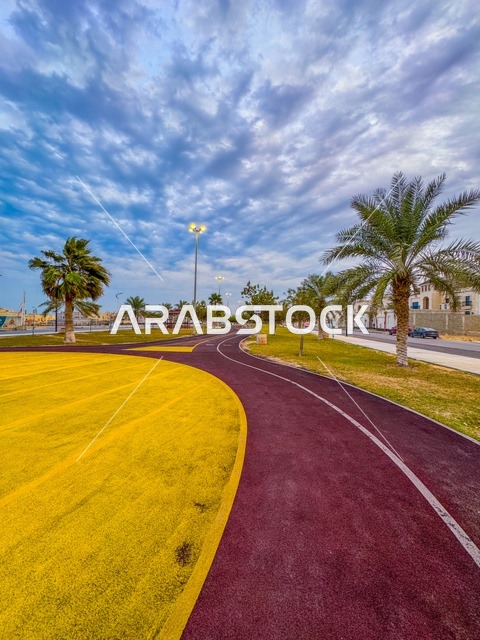 الطرق والشوارع المعبدة ,ممشى القصور في مدينة الخبر, الفن الهندسي المعماري, معالم سياحية مشهورة في المملكة العربية السعودية .