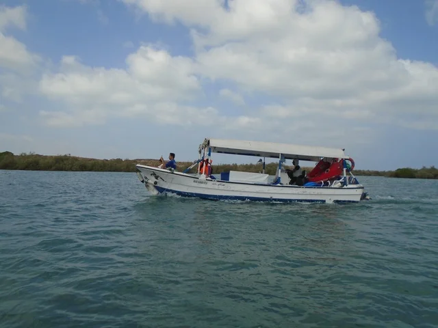 جولة بحرية ترفيهية، جزيرة فرسان جنوب البحر الأحمر بمنطقة جازان في المملكة العربية السعودية ، وجهات سياحية في السعودية ، جزر منطقة جازان .