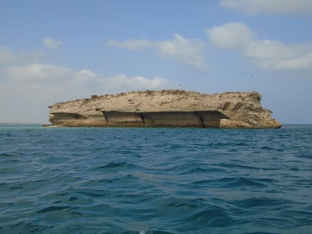 جولة بحرية ترفيهية، جزيرة فرسان جنوب البحر الأحمر بمنطقة جازان في المملكة العربية السعودية ، وجهات سياحية في السعودية ، جزر منطقة جازان .