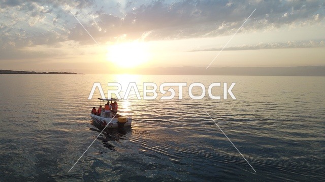 الطبيعة والمناظر البحرية, مناطق ساحلية في المملكة العربية السعودية, أماكن سياحية ترفيهيه, مياه بحر شرما مع الرمال , نيوم، مفهوم السياحة السعودية