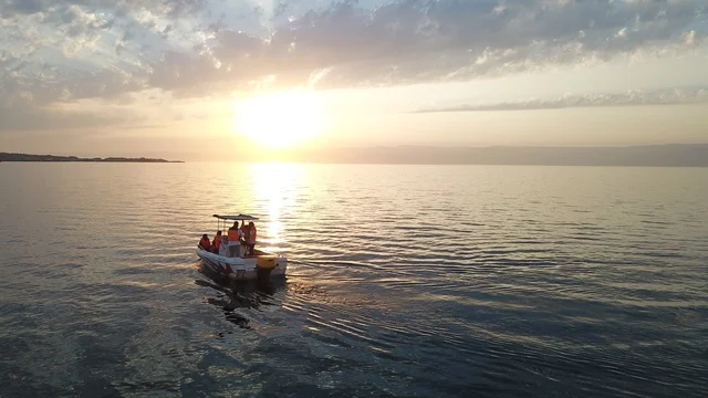 الطبيعة والمناظر البحرية, مناطق ساحلية في المملكة العربية السعودية, أماكن سياحية ترفيهيه, مياه بحر شرما مع الرمال , نيوم، مفهوم السياحة السعودية