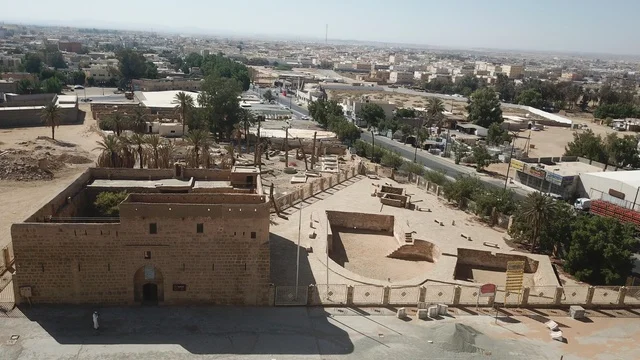 القصور والقلاع التراثية التاريخية لاستقبال الحجاج قديما، قلعة تبوك الإسلامية الحجرية ، الفن الهندسي المعماري على الطراز العربي الإسلامي القديم، معالم أثرية سياحية مشهورة في المملكة العربية السعودية