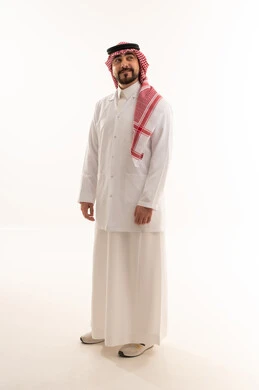 Looking up at something, white background, full body, an Arab Gulf Saudi doctor wearing traditional attire in the Kingdom and a white medical coat, standing with pride and dignity.