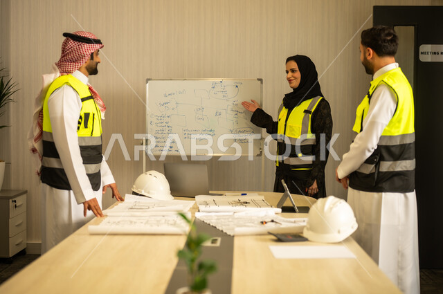 Monitoring the implementation of the established engineering plans, companies specialized in construction workshops and contracting, planning and developing architectural designs, a group of Arab Gulf Saudi engineers are working on discussing the construction plan and accurately determining the measurements within the company's headquarters.