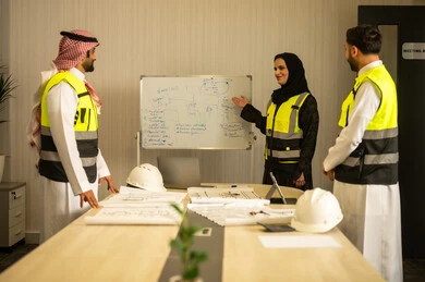 Monitoring the implementation of the established engineering plans, companies specialized in construction workshops and contracting, planning and developing architectural designs, a group of Arab Gulf Saudi engineers are working on discussing the construction plan and accurately determining the measurements within the company's headquarters.