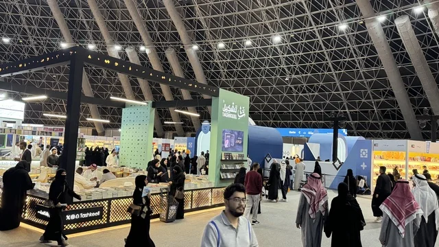 Visitors of different age groups interacted at the International Book Fair in Jeddah on December 16, 2025, featuring famous cultural landmarks and tourist attractions, exhibitions from the Kingdom of Saudi Arabia, enjoying time purchasing useful novels for learning and cultural enrichment, attracting and drawing tourists from around the world, and events of the Riyadh Season.