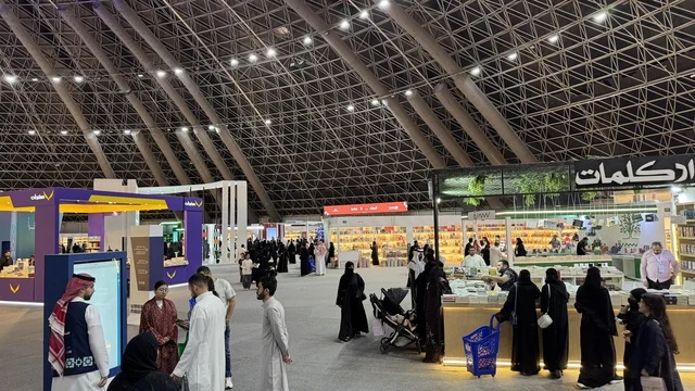 Visitors of different age groups interacted at the International Book Fair in Jeddah on December 16, 2025, featuring famous cultural landmarks and tourist attractions, exhibitions from the Kingdom of Saudi Arabia, enjoying time purchasing useful novels for learning and cultural enrichment, attracting and drawing tourists from around the world, and events of the Riyadh Season.