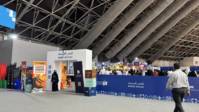 فعاليات موسم الرياض، مدخل معرض الكتاب الدولي في جدة 16 من ديسمبر 2025 ، قضاء أوقات ممتعة في شراء الروايات المفيدة للتعلم والتثقف ، تفاعل الزوار من مختلف الفئات العمرية، المعالم والأماكن السياحية الثقافية المشهورة فى المملكة العربية السعودية، استقطاب وجذب السياح من أنحاء العالم