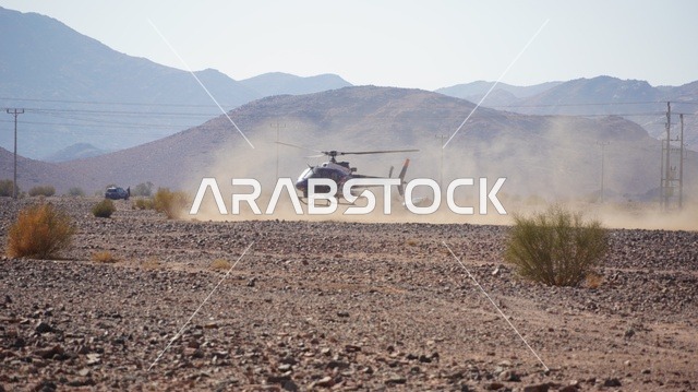 هبوط هيلكوبتر على التراب، أنشطة ترفيهية شبابية، بطولة العالم للراليات الصحراوية، فعالية سباق رالي داكار في المملكة العربية السعودية، المسارات على الكثبان الرملية، رياضة التطعيس على الرمال الناعمه في الصحراء، شاحنة دفع رباعي