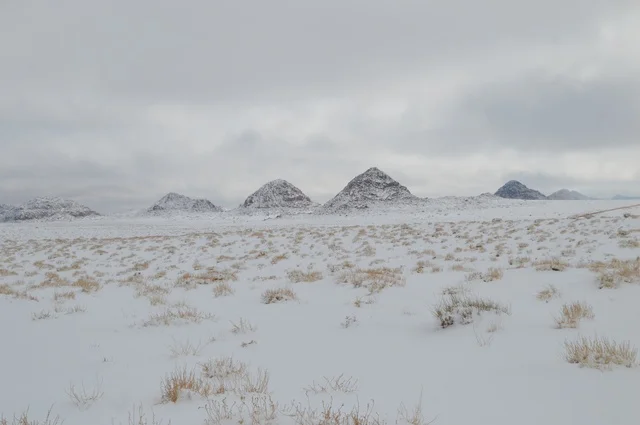التضاريس و المناخ في السعوديه, جبال اللوز المثلجة في منطقة تبوك في المملكة العربية السعودية, مناظر و أماكن طبيعية سياحية، المناطق الجبلية في السعودية ، صورة من قمة جبل اللوز بمنطقة تبوك ، المرتفعات الجبلية، وجهة العالم الجديدة في قلب نيوم التضاريس و المناخ في السعوديه, جبال اللوز المثلجة في منطقة تبوك في المملكة العربية السعودية, مناظر و أماكن طبيعية سياحية، المناطق الجبلية في السعودية ، صورة من قمة جبل اللوز بمنطقة تبوك ، المرتفعات الجبلية، وجهة العالم الجديدة في قلب نيوم