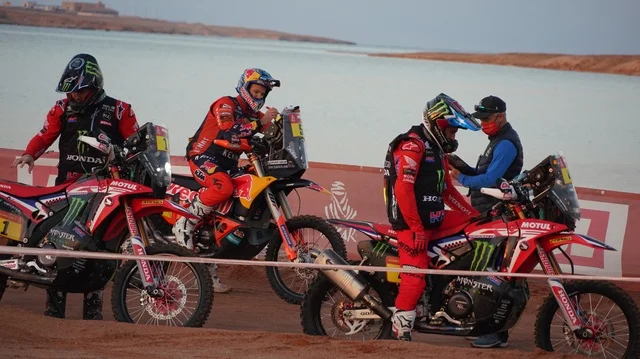 The Dakar Rally event in the Kingdom of Saudi Arabia, the World Championship for Desert Rallies, the tracks on the sand dunes, the sport of off-roading on the soft sand in the desert, youth recreational activities, four-wheel drive trucks, dirt motorcycle sports.