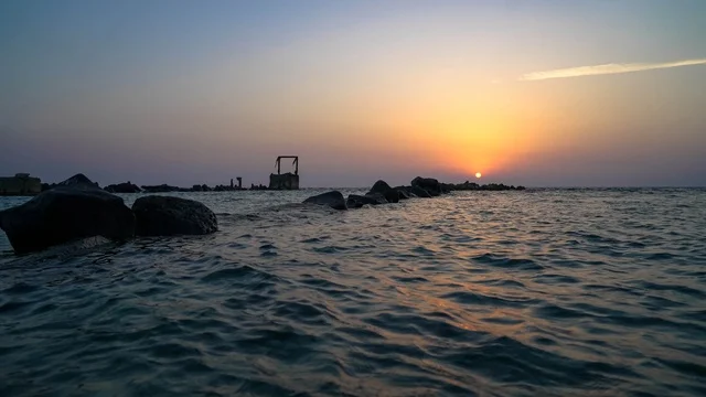 Famous tourist attractions, recreational tourism places in the city of Jeddah in the Kingdom of Saudi Arabia, enjoying the calm atmosphere at sunset over the Red Sea, the natural environment of Jeddah's tourist corniche, Jeddah's waterfront and the tranquility of the sea.