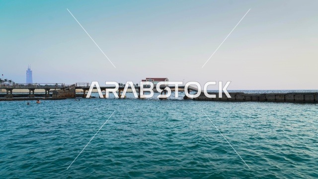 واجهة جدة البحرية وهدوء وجمال البحر، أماكن سياحية ترفيهية ، بحر جدة على شاطئ جدة ، معالم جدة السياحية ، إطلالة على كورنيش جدة وقت الغروب ، شاطئ البحر الأحمر في مدينة جدة بالمملكة العربية السعودية ، السياحة في السعودية