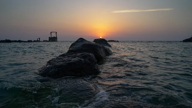 معالم سياحيه مشهورة, أماكن السياحه الترفيهيه في مدينه جده في المملكة العربيه السعوديه, الاستمتاع بالأجواء الهادئة في وقت غروب الشمس فوق البحر الأحمر, البيئه الطبيعيه لكورنيش جده السياحي, واجهة جدة البحرية وهدوء البحر