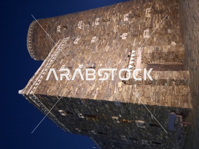 المباني المبنية على التراث القديم في محافظة جازان في المملكة العربية السعودية، معلم ومكان سياحي مشهور، استقطاب وجذب السياح من أنحاء العالم، حصن وقلعة حجرية في قرية جازان