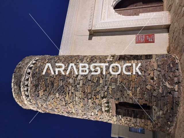 المباني المبنية على التراث القديم في محافظة جازان في المملكة العربية السعودية، معلم ومكان سياحي مشهور، استقطاب وجذب السياح من أنحاء العالم، حصن وقلعة حجرية في قرية جازان