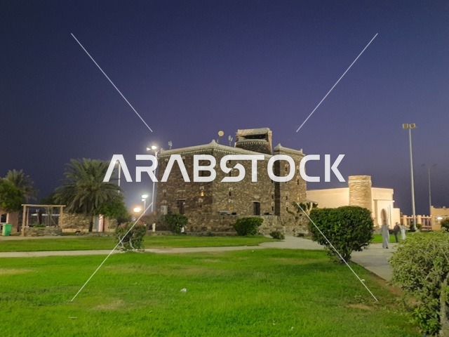 نماذج من البيوت الأثرية تحاكي القرى القديمة، بيت تهامي بشكل مخروطي قديم، وجهة سياحية وثقافية في الكورنيش الجنوبي لمدينة جيزان بالمملكة العربية السعودية، معرضا للتراث الثقافي والتاريخ العريق لمنطقة جازان