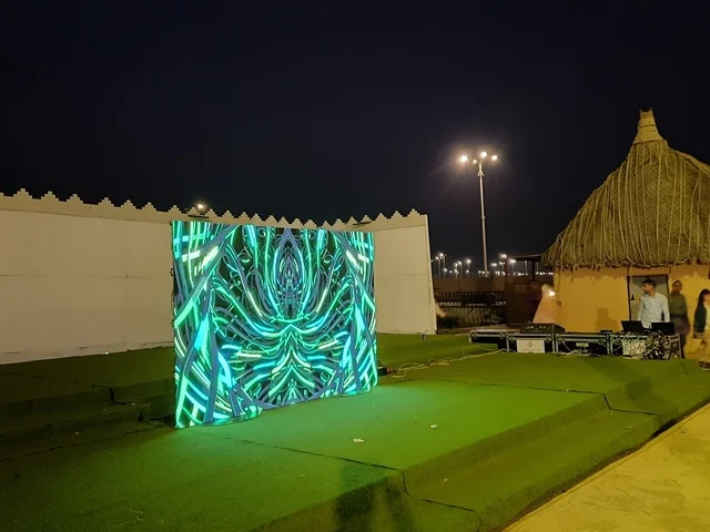 نماذج من البيوت الأثرية تحاكي القرى القديمة، بيت تهامي بشكل مخروطي قديم، وجهة سياحية وثقافية في الكورنيش الجنوبي لمدينة جيزان بالمملكة العربية السعودية، معرضا للتراث الثقافي والتاريخ العريق لمنطقة جازان