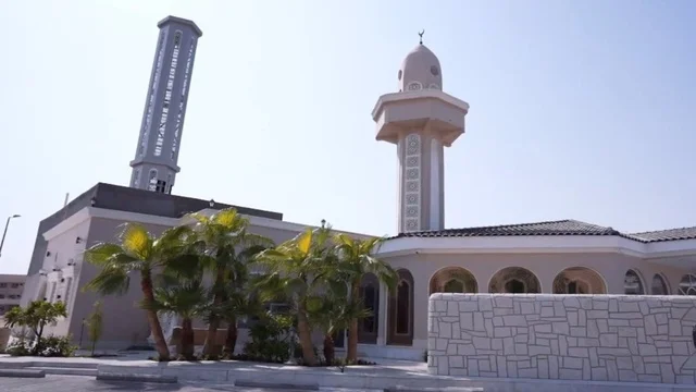 A religious Islamic mosque in the Kingdom of Saudi Arabia, a place for worship and getting closer to Allah Almighty, the Omar Ibn Al-Jamouh Mosque in Ibn Khaldun neighborhood (Al-Muraykabat) in the city of Dammam, a small indoor bird garden, attention to planting green plants in the mosque, interior decoration in the Islamic style.