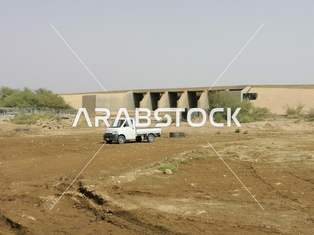 سد السيول في وقت النهار السعودية، الحفاظ على الطبيعة في مزارع المملكة العربية السعودية، مكان للحفاظ على المياه