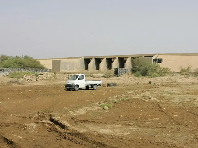 سد السيول في وقت النهار السعودية، الحفاظ على الطبيعة في مزارع المملكة العربية السعودية، مكان للحفاظ على المياه