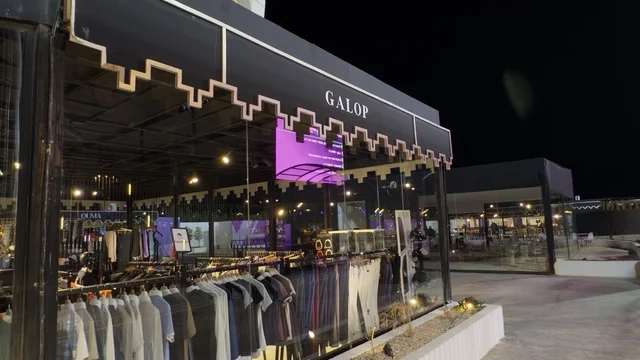 مكان عرض الملابس في يوم التطوع، مناسبة لشكر المتطوعين على جهودهم والتوعية بمساهماتهم في المجتمع، المملكة العربية السعودية، يوم التطوع العالمي 2025 في مركز الملك عبد العزيز الثقافي العالمي (إثراء)، زيادة الوعي العام حول أهمية العمل التطوعي في التنمية الاجتماعية، فعاليات مهرجان تلال العجائب بمدينة الجبيل الصناعية بالمنطقة الشرقية