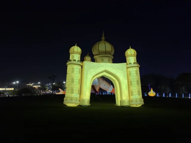 Innovative light shows for families and visitors, illuminated sculptures at the Wonders Hills Festival 2025 in Jubail Industrial City in the Eastern Province, diverse entertainment and educational activities.
