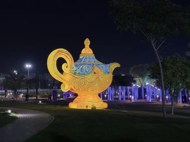 فعاليات ترفيهية وتعليمية متنوعة ، المجسمات المضيئة فى مهرجان تلال العجائب 2025 بمدينة الجبيل الصناعية بالمنطقة الشرقية ، عروض ضوئية مبتكرة للعائلات والزوار