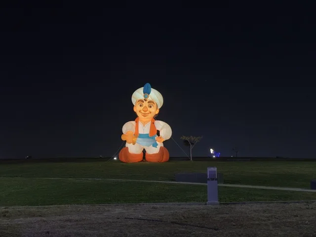 فعاليات ترفيهية وتعليمية متنوعة ، المجسمات المضيئة فى مهرجان تلال العجائب 2025 بمدينة الجبيل الصناعية بالمنطقة الشرقية ، عروض ضوئية مبتكرة للعائلات والزوار