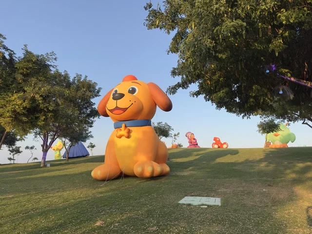 عروض تفاعلية ضوئية مبتكرة للعائلات والزوار، وجهة سياحية للعائلات والزوار،المجسمات المضيئة فى فعاليات مهرجان تلال العجائب 2025 بمدينة الجبيل الصناعية بالمنطقة الشرقية ، فعاليات ترفيهية وتعليمية متنوعة