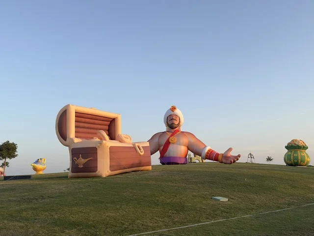 المجسمات المضيئة فى فعاليات مهرجان تلال العجائب 2025 بمدينة الجبيل الصناعية بالمنطقة الشرقية ،  وجهة سياحية للعائلات والزوار، عروض تفاعلية ضوئية مبتكرة للعائلات والزوار، فعاليات ترفيهية وتعليمية متنوعة