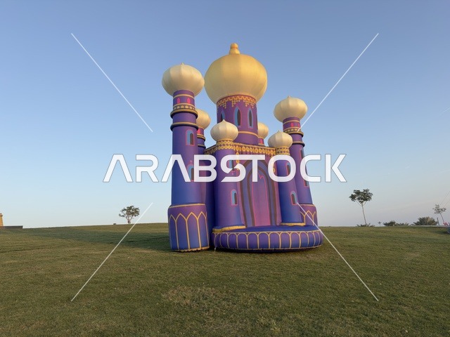 المجسمات المضيئة فى فعاليات مهرجان تلال العجائب 2025 بمدينة الجبيل الصناعية بالمنطقة الشرقية ،  وجهة سياحية للعائلات والزوار، عروض تفاعلية ضوئية مبتكرة للعائلات والزوار، فعاليات ترفيهية وتعليمية متنوعة