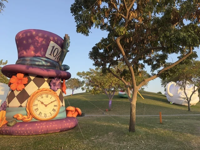 وجهة سياحية للعائلات والزوار، عروض تفاعلية ضوئية مبتكرة للعائلات والزوار، فعاليات ترفيهية وتعليمية متنوعة ، المجسمات المضيئة فى فعاليات مهرجان تلال العجائب 2025 بمدينة الجبيل الصناعية بالمنطقة الشرقية