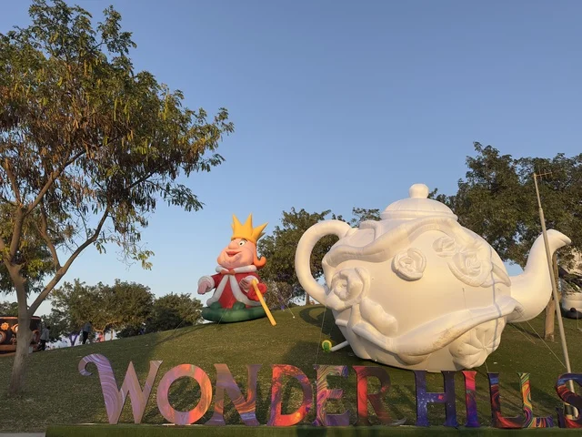 وجهة سياحية للعائلات والزوار، عروض تفاعلية ضوئية مبتكرة للعائلات والزوار، فعاليات ترفيهية وتعليمية متنوعة ، المجسمات المضيئة فى فعاليات مهرجان تلال العجائب 2025 بمدينة الجبيل الصناعية بالمنطقة الشرقية