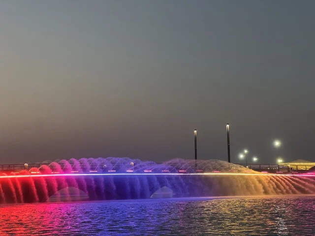 وجهة سياحية للعائلات والزوار ، عروض تفاعلية ضوئية مبتكرة للعائلات والزوار، أنشطة ترفيهية وتعليمية متنوعة ، فعاليات مهرجان تلال العجائب 2025 بمدينة الجبيل الصناعية بالمنطقة الشرقية