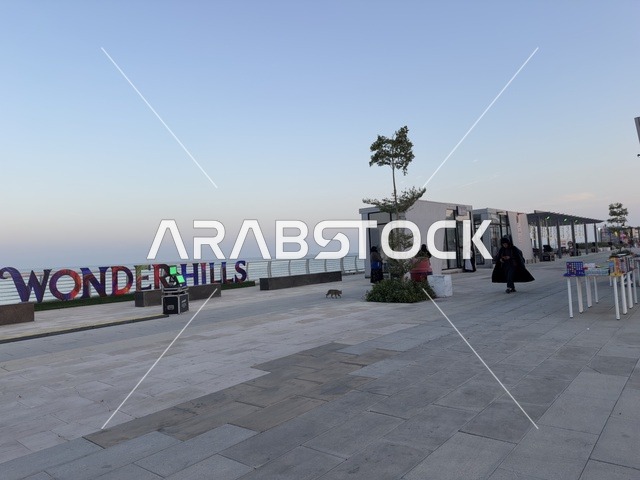 مقهي وكوفي للعائلات والزوار فى فعاليات مهرجان تلال العجائب 2025 بمدينة الجبيل الصناعية بالمنطقة الشرقية ، أنشطة ترفيهية متنوعة ،معالم سياحية