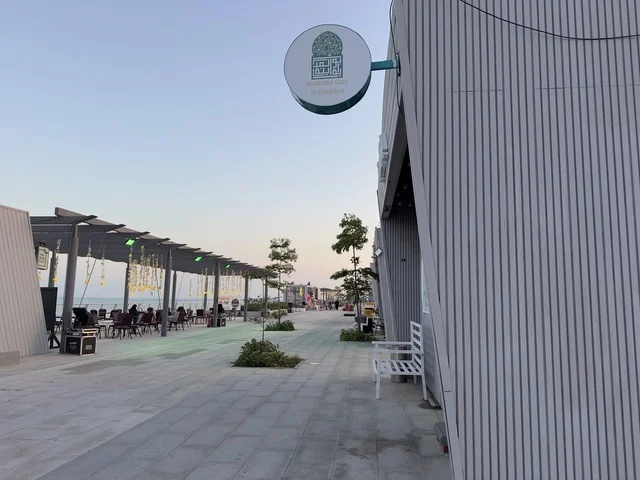 مقهي وكوفي للعائلات والزوار فى فعاليات مهرجان تلال العجائب 2025 بمدينة الجبيل الصناعية بالمنطقة الشرقية ، أنشطة ترفيهية متنوعة ،معالم سياحية