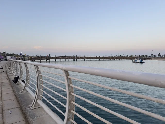 الواجهة البحرية السياحية فى فعاليات مهرجان تلال العجائب 2025 بمدينة الجبيل الصناعية بالمنطقة الشرقية ، كورنيش الجبيل،أنشطة ترفيهية متنوعة ،معالم سياحية مشهورة