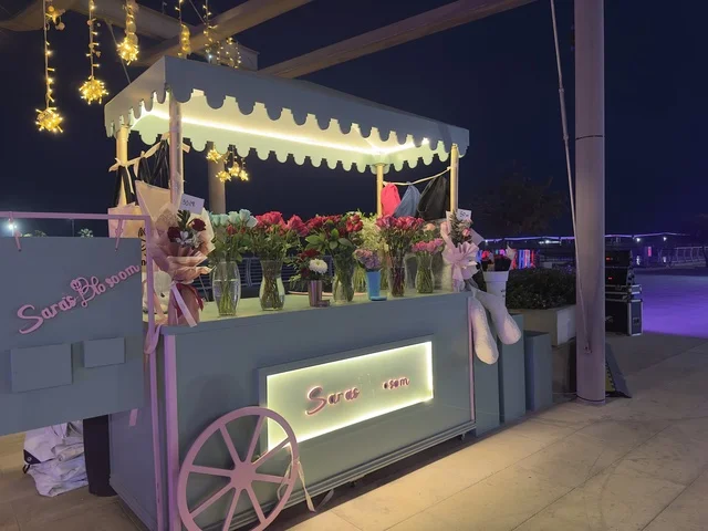 محل الزهور والهدايا " سارة بلوسوم " فى فعاليات مهرجان تلال العجائب 2025 بمدينة الجبيل الصناعية بالمنطقة الشرقية ، أنشطة ترفيهية متنوعة ،معالم سياحية مشهورة